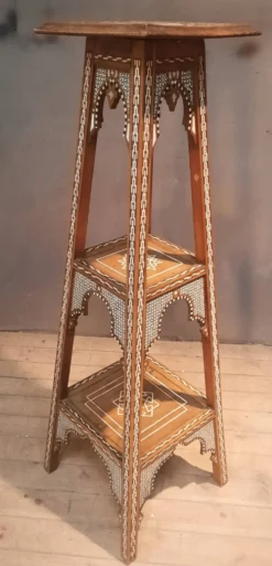 Selette orientale en bois et nacre