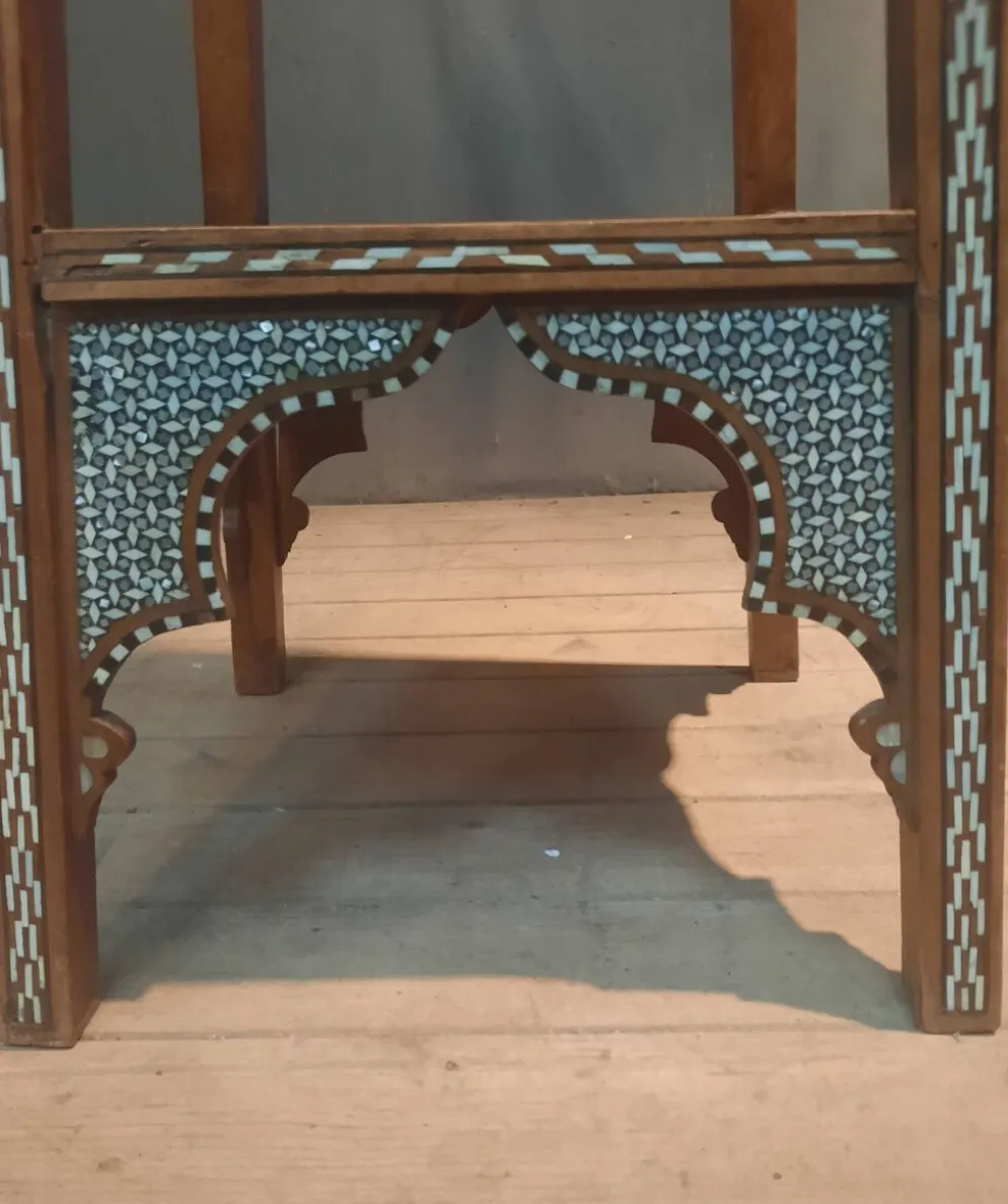 Selette orientale en bois et nacre