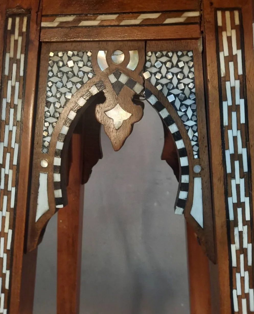 Selette orientale en bois et nacre