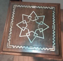 Selette orientale en bois et nacre