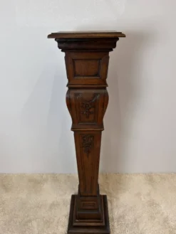 Sellette ancienne en bois sculpté