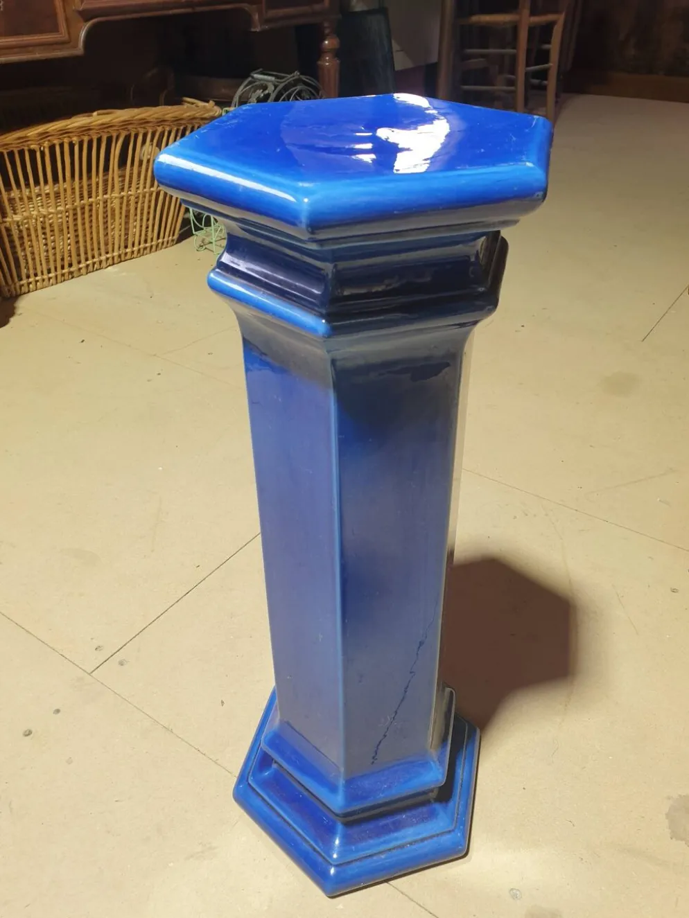 Sellette - colonne en faïence bleue
