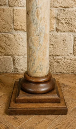 Sellette, colonne piédestal en bois et laque imitant le marbre, XIXe