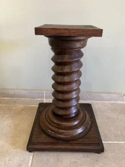 Sellette colonne torsadée style vis de pressoir
