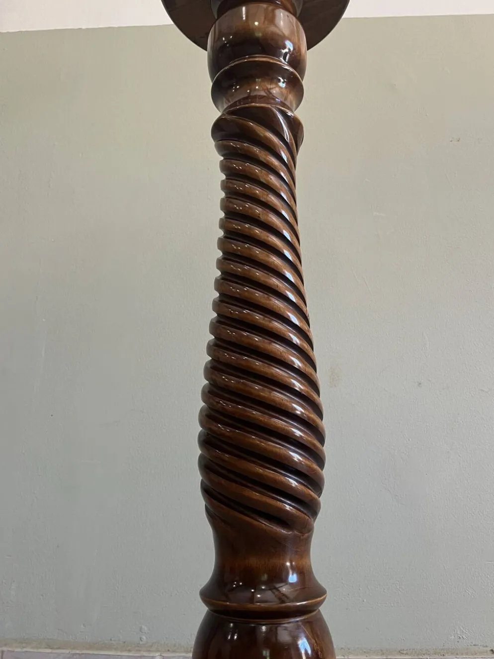 Sellette en bois torsadé