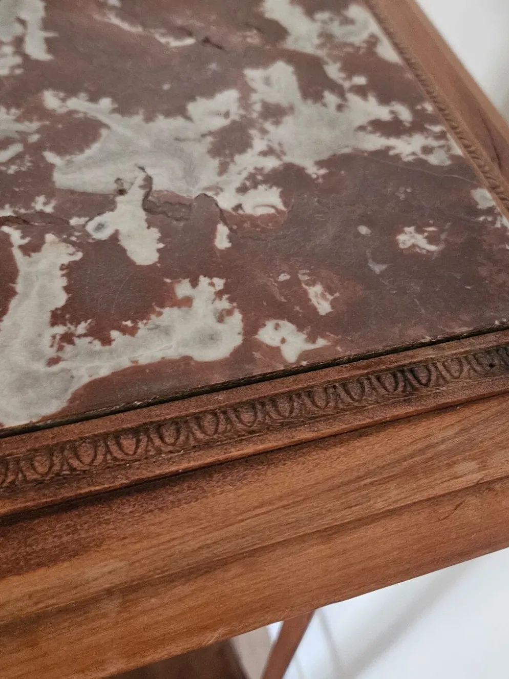 Sellette porte-plante haute en bois sculpté et marbre Art nouveau
