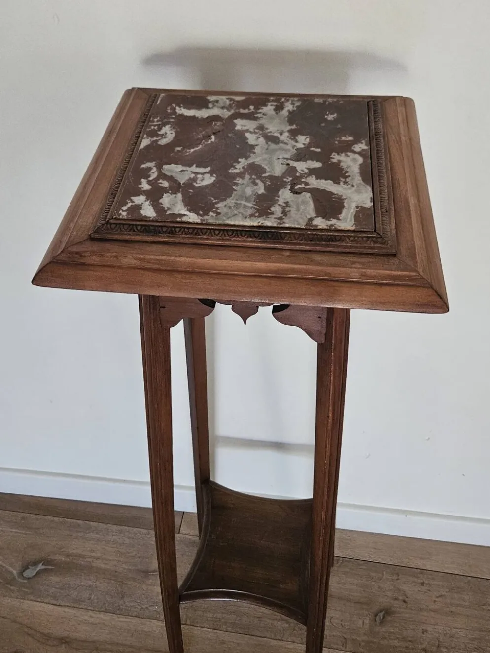 Sellette porte-plante haute en bois sculpté et marbre Art nouveau