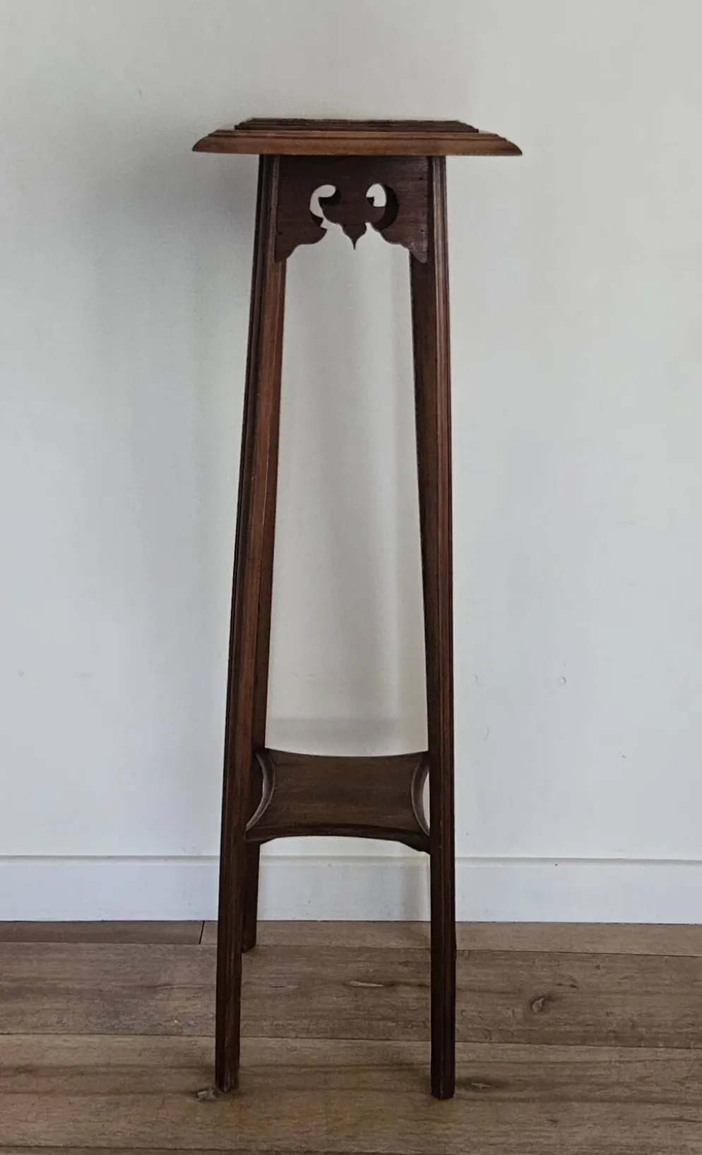 Sellette porte-plante haute en bois sculpté et marbre Art nouveau