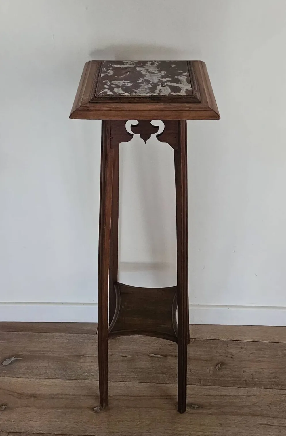 Sellette porte-plante haute en bois sculpté et marbre Art nouveau