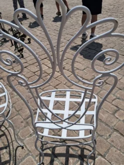 Serie de chaises de jardin en metal