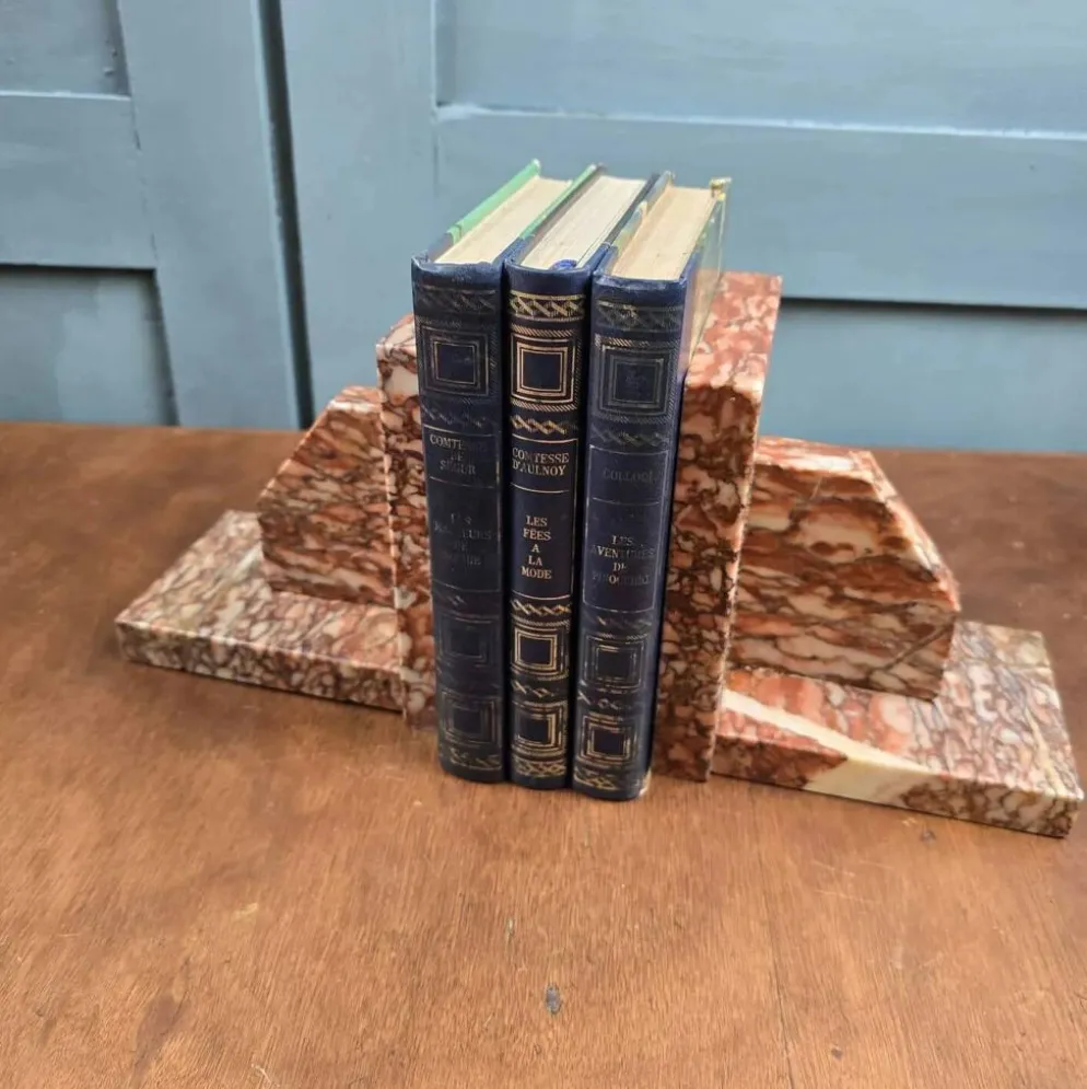 Serre-livres anciens en marbre rose – Paire Art Déco vintage