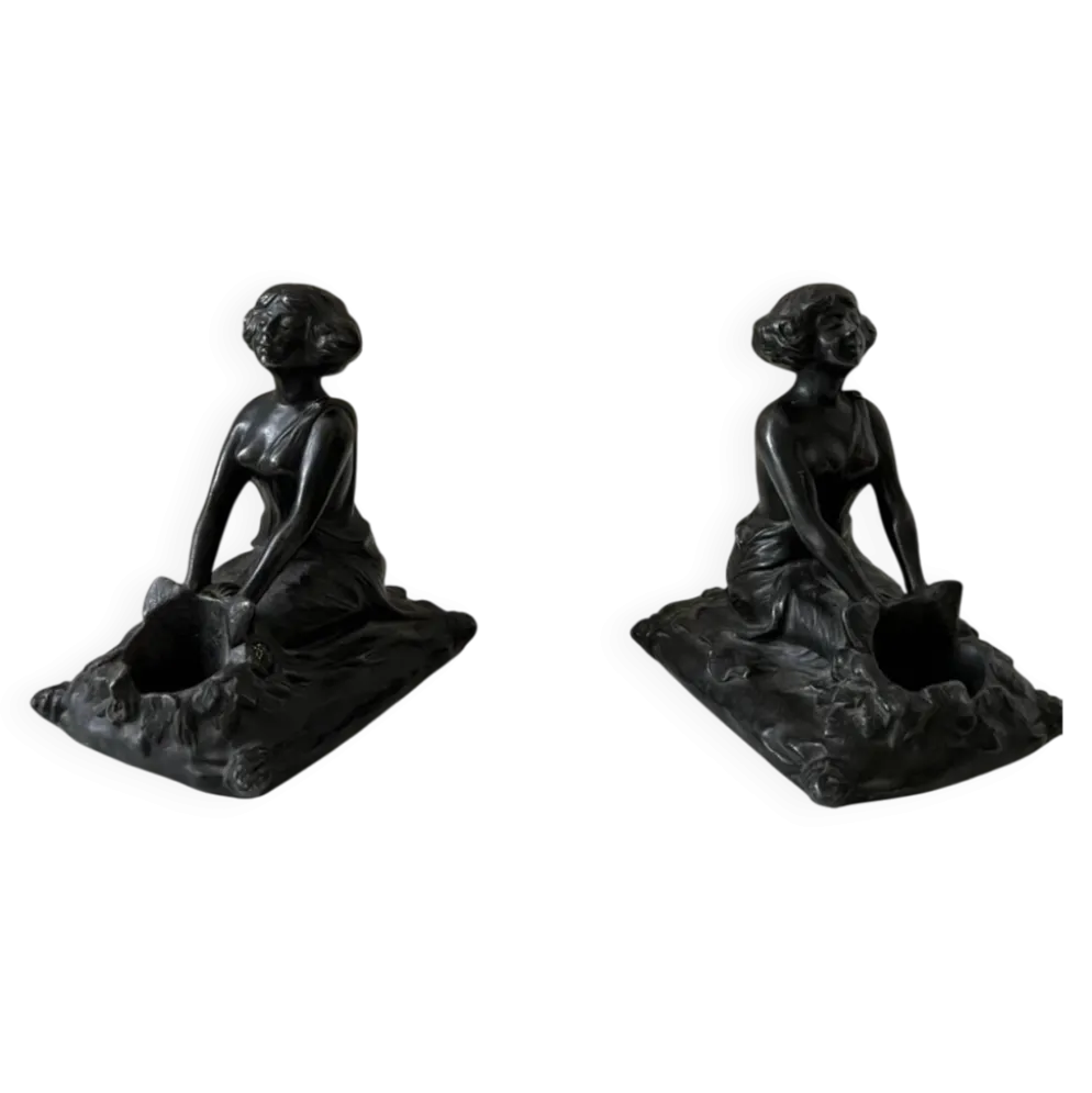 Serre-livres Art nouveau en régule figurant une femme, 1900