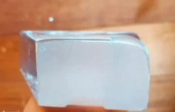 Serre-livre/ Sculpture En Verre Reijmyre par un designer