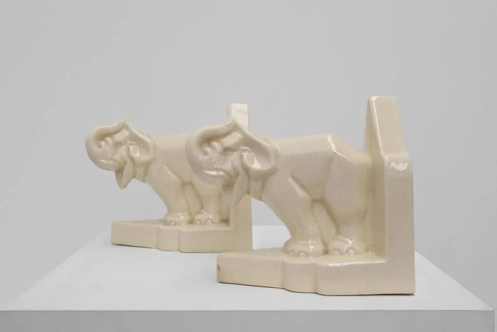 Serre-livres en céramique Art déco française à motif d'éléphant, années 1930
