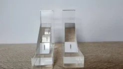 Serre-livres en méthacrylate massif – Design moderniste rare, années 1980