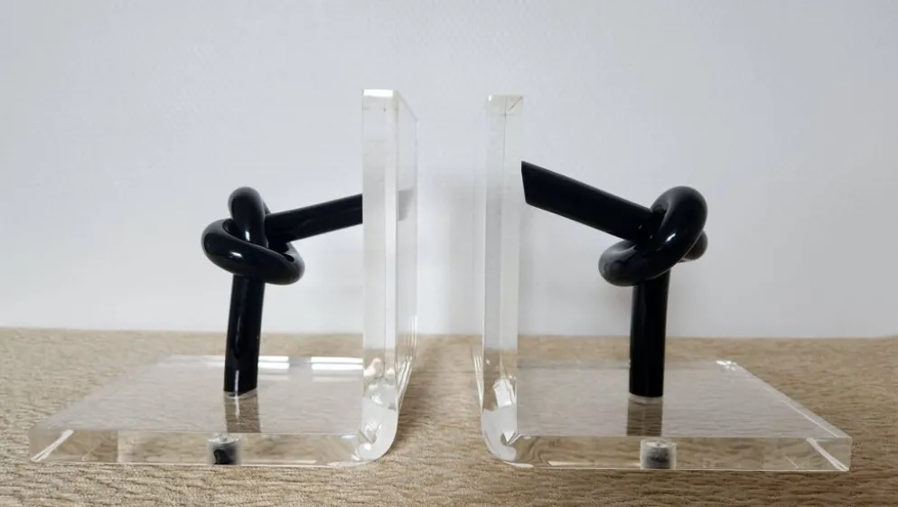 Serre-livres en plexiglas et tubes noirs noués, design années 1980