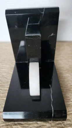 Serre-livres géométriques en marbre noir et pierre blanche de style Art Déco