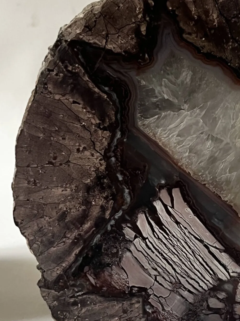 Serre livre slowdesign en cristal d'agate & quartz polie