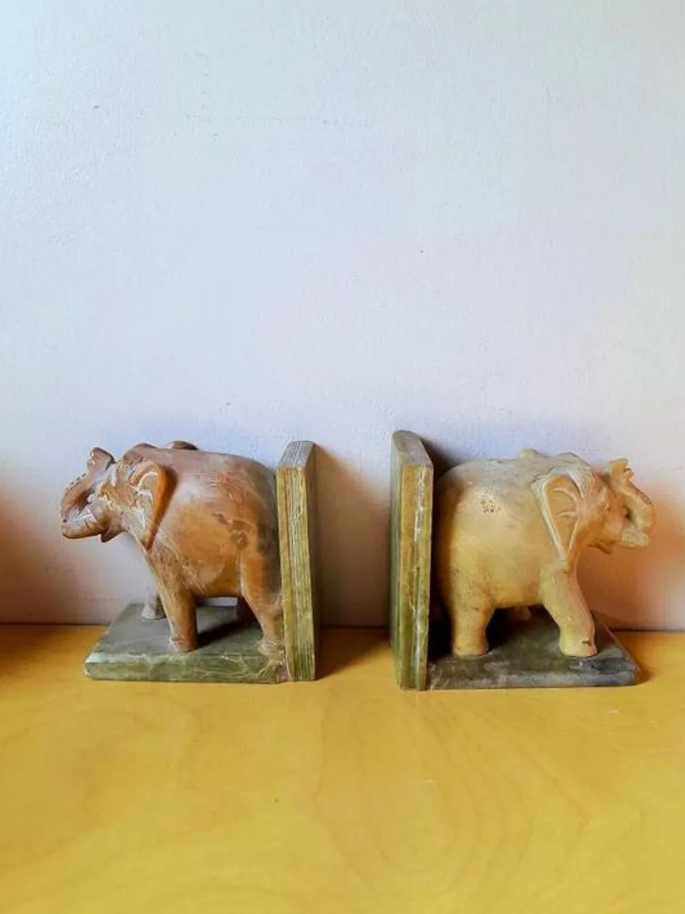 Serre livres éléphant en pierre naturelle