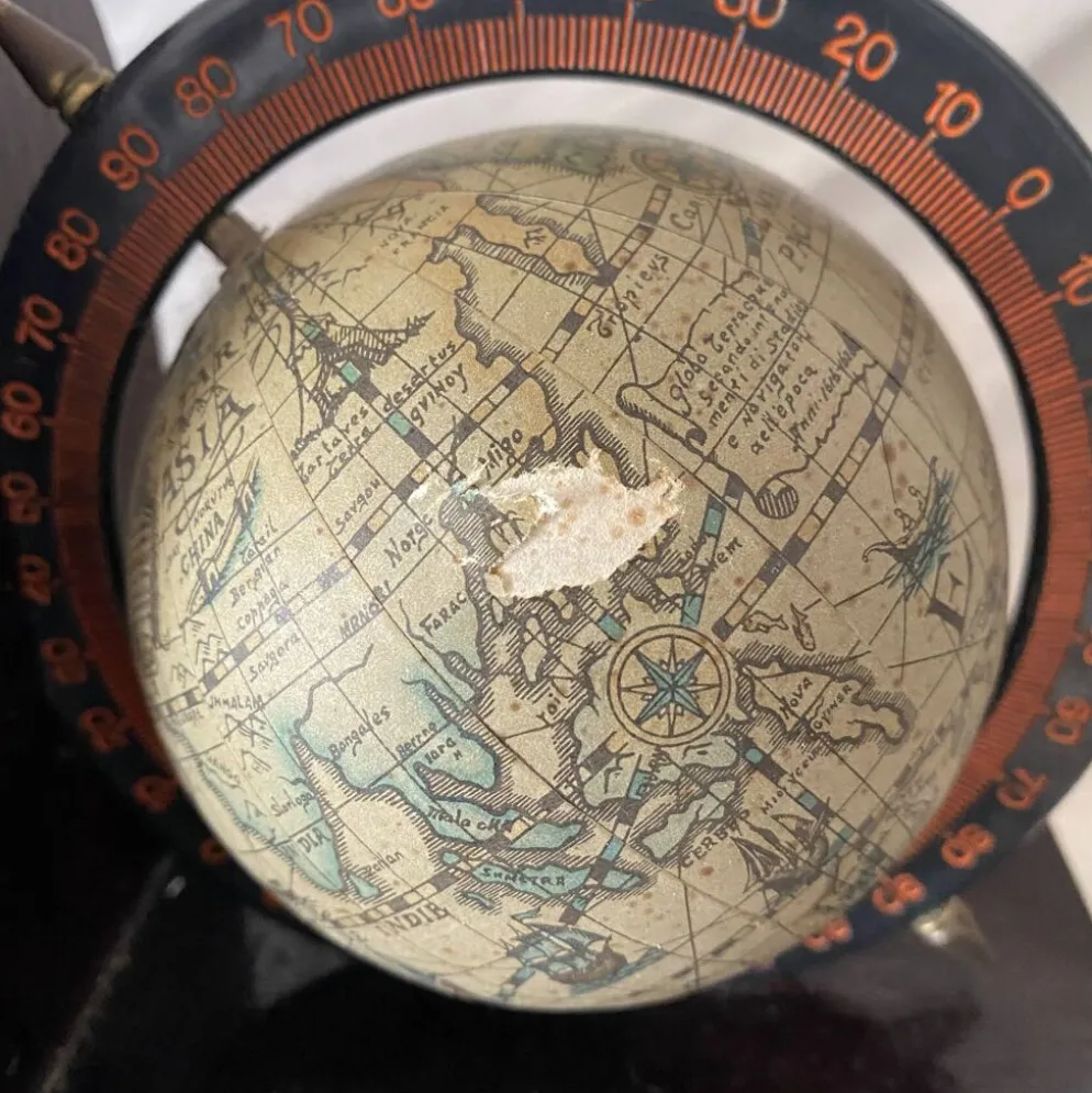 Serre livres mappemonde globes terrestre