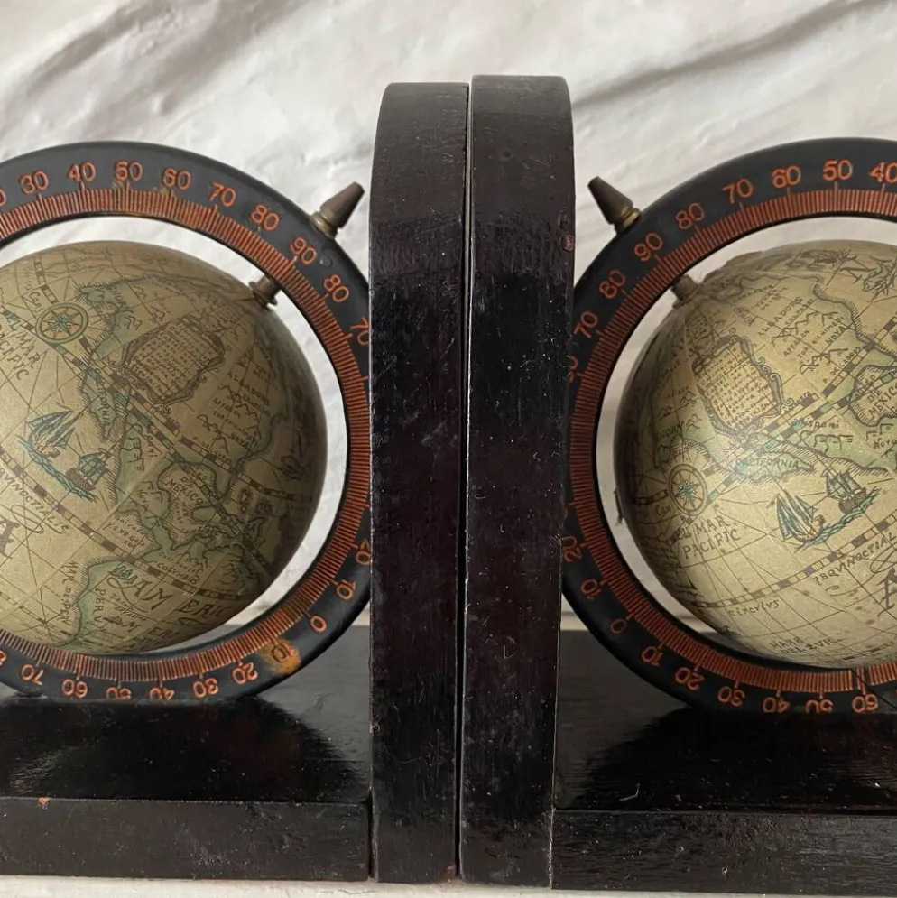 Serre livres mappemonde globes terrestre