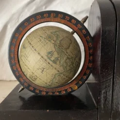 Serre livres mappemonde globes terrestre