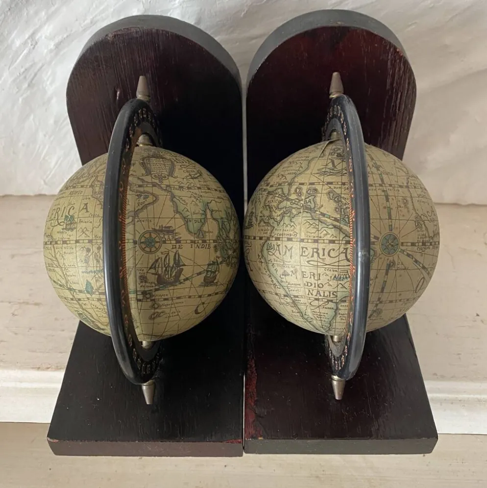 Serre livres mappemonde globes terrestre