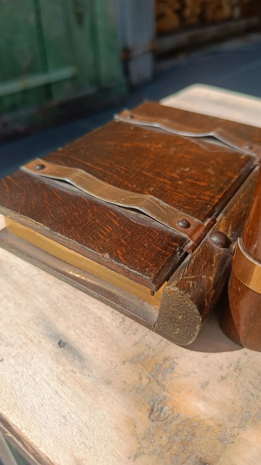 Serre-livres trompe-l'œil en bois livre et boite