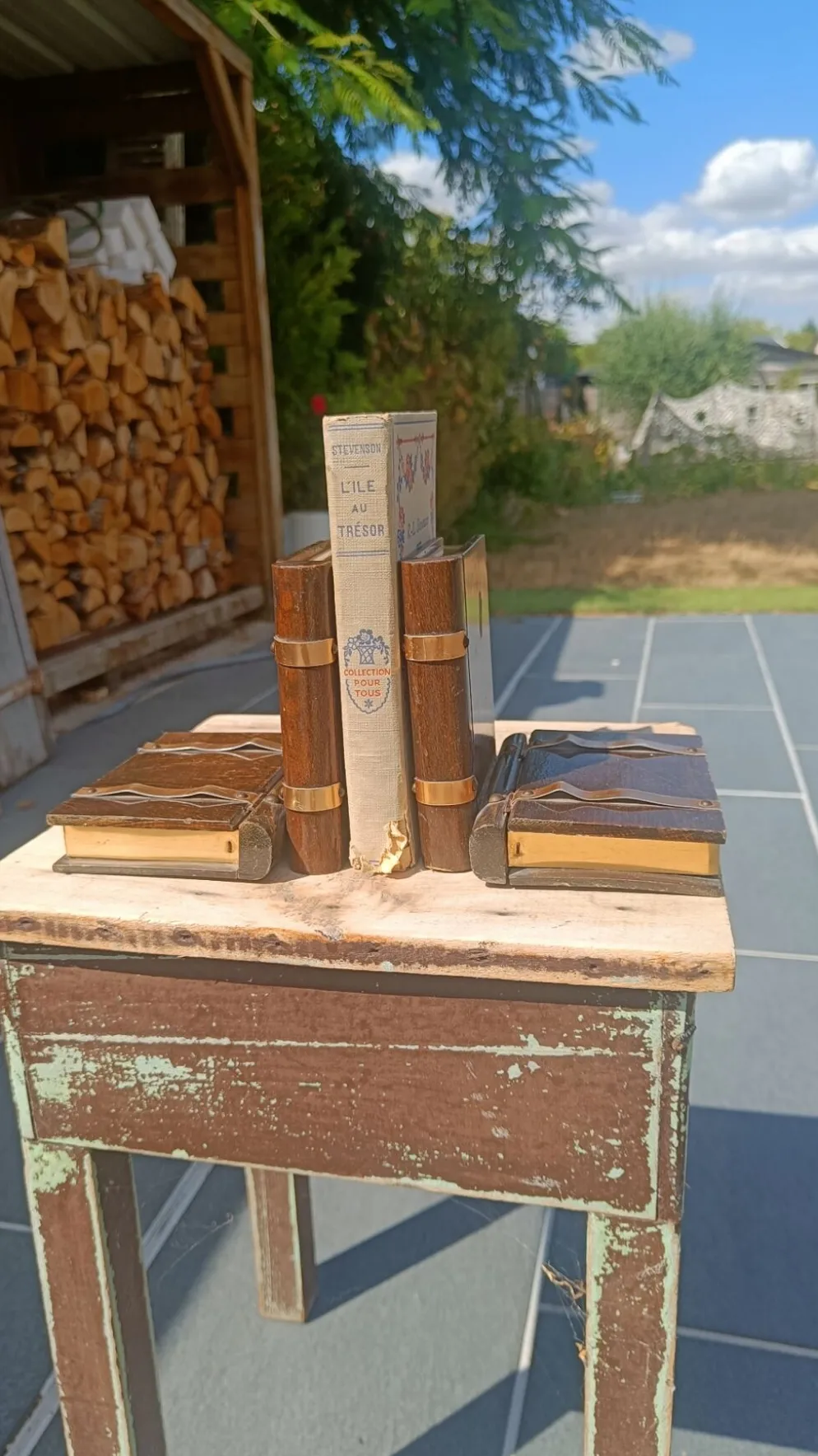 Serre-livres trompe-l'œil en bois livre et boite