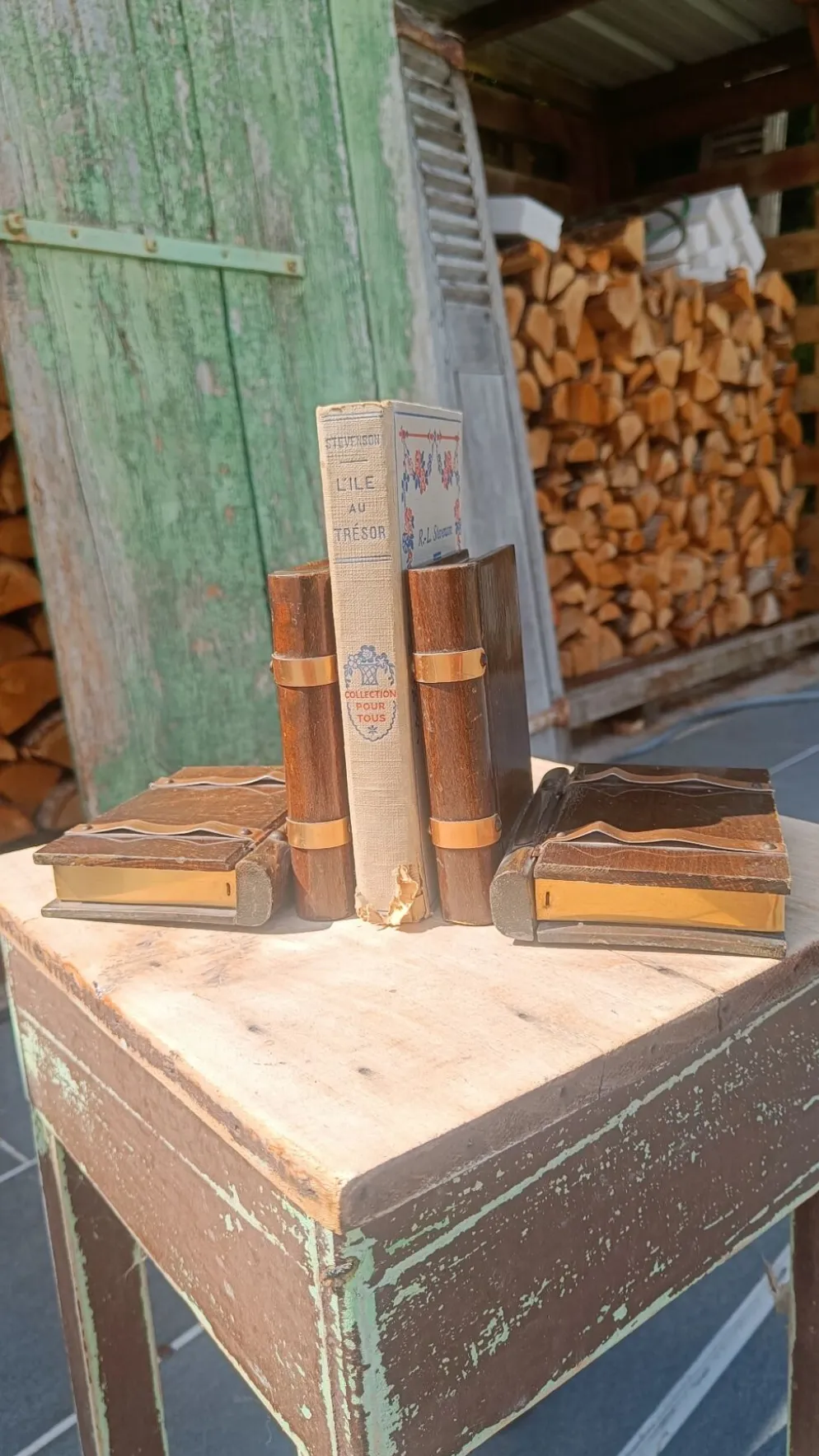 Serre-livres trompe-l'œil en bois livre et boite