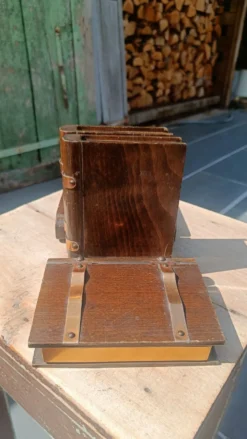 Serre-livres trompe-l'œil en bois livre et boite