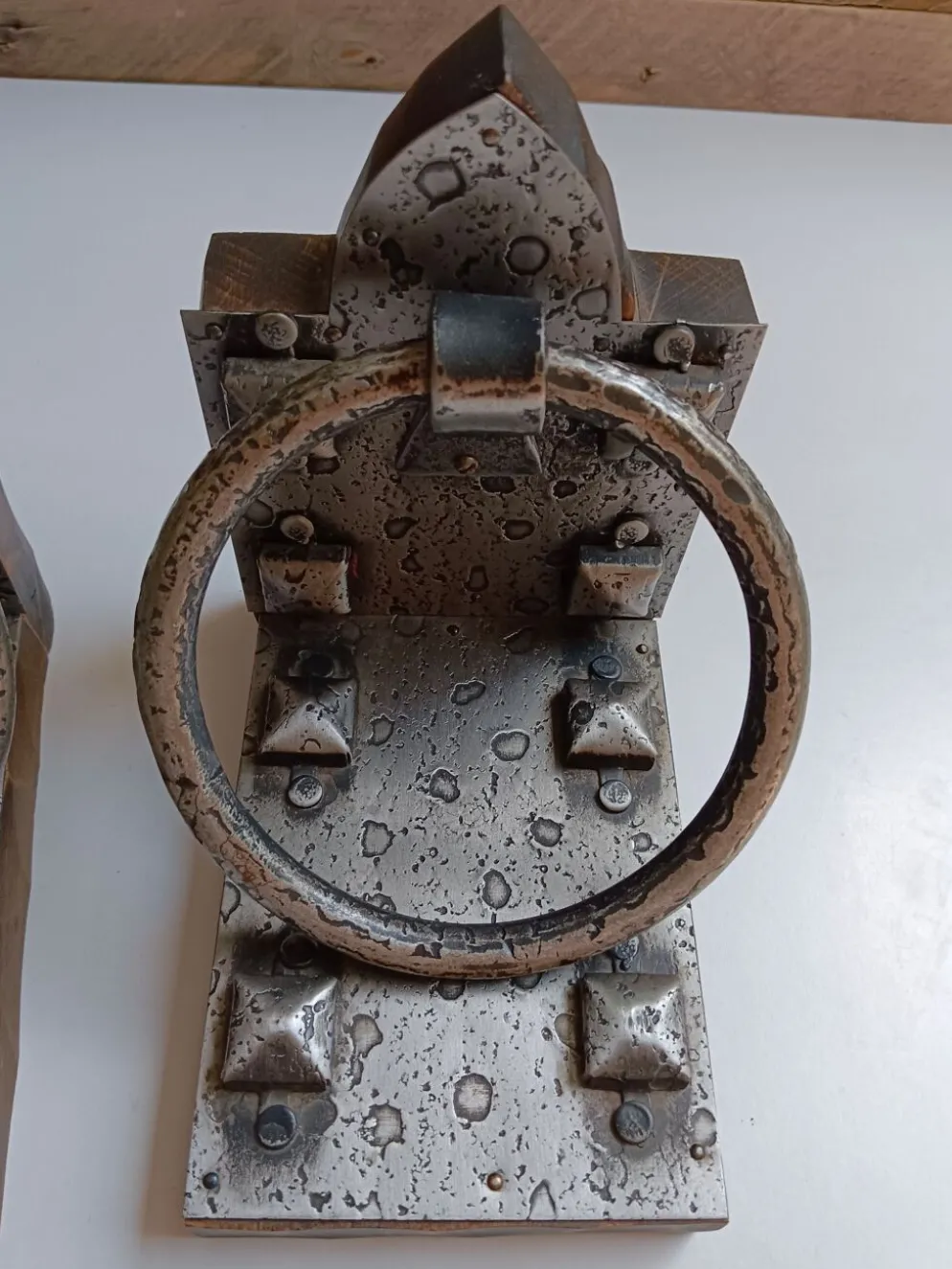 Serres livres style médiéval poignée de porte ancienne