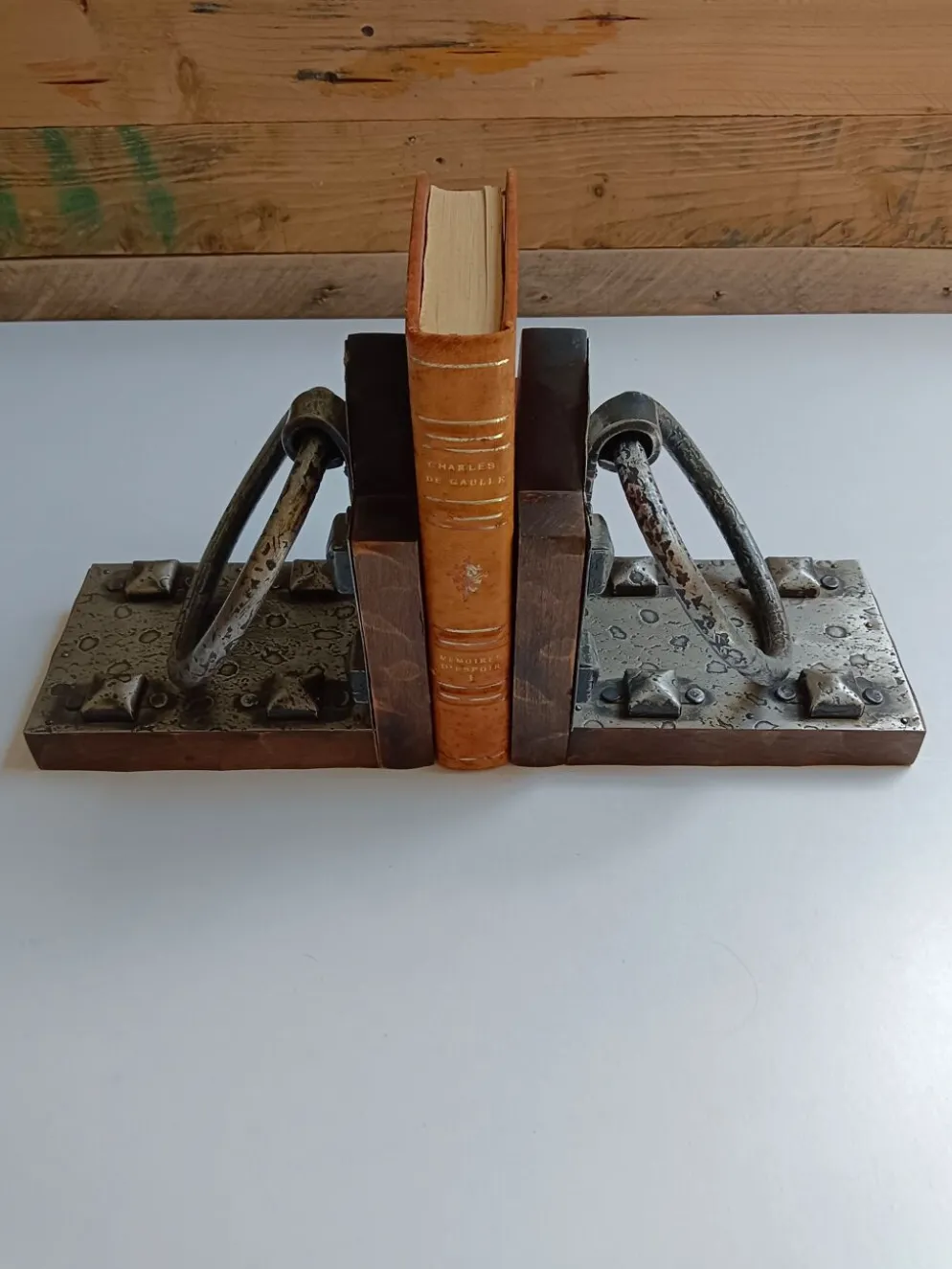 Serres livres style médiéval poignée de porte ancienne
