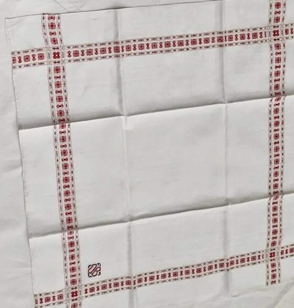service de table ancien rouge et blanc " DB" nappe 1m55x2m20 et ses 12 serv