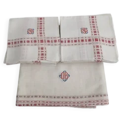 service de table ancien rouge et blanc