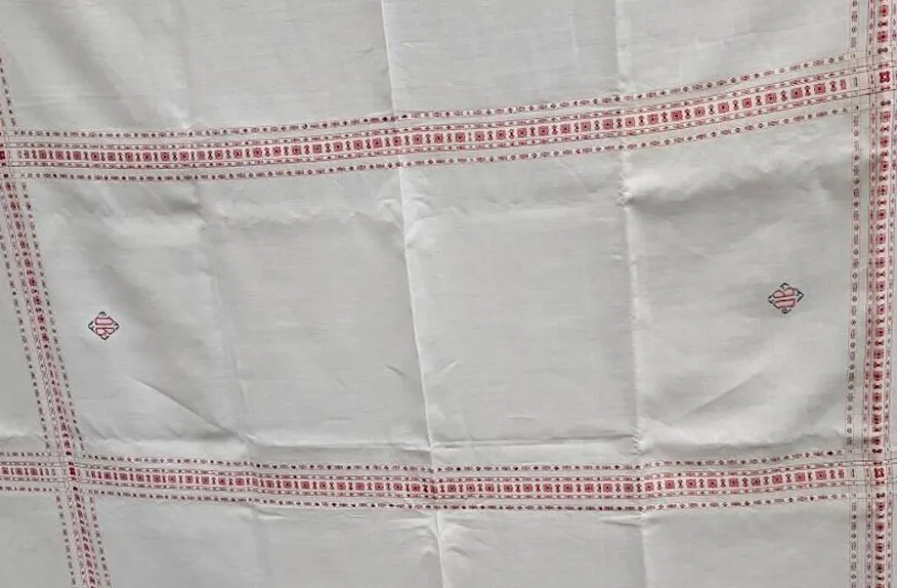 service de table ancien rouge et blanc " DB" nappe 1m55x2m20 et ses 12 serv