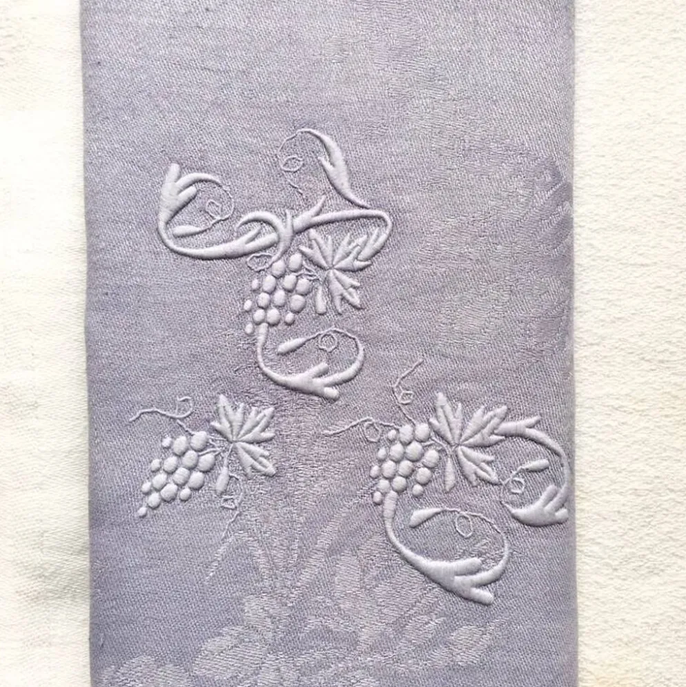 Serviette de table ancienne brodée AC lilas