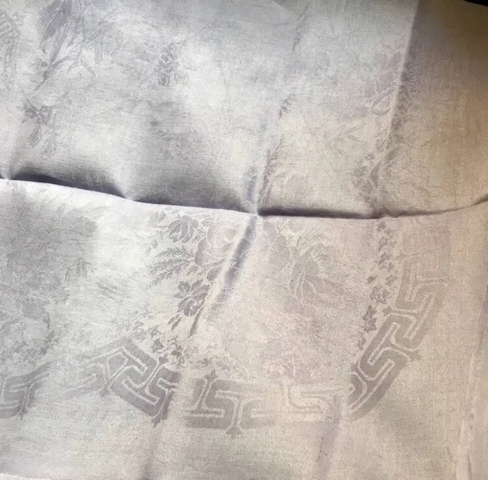 Serviette de table ancienne brodée AC lilas