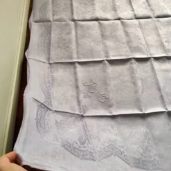 Serviette de table ancienne brodée AC lilas