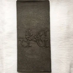 Serviette de table ancienne kaki brodée JG
