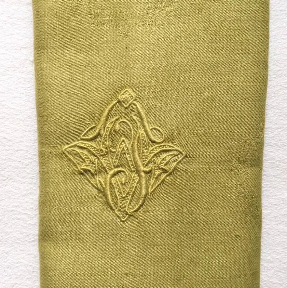 Serviette de table ancienne verte brodée F