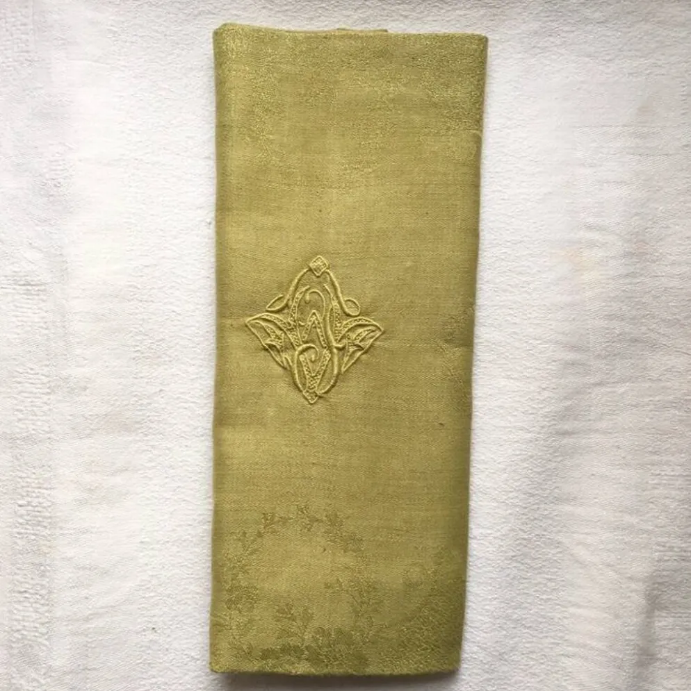 Serviette de table ancienne verte brodée F