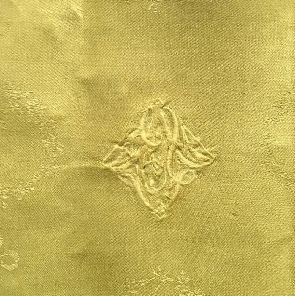 Serviette de table ancienne verte brodée F
