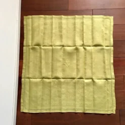 Serviette de table ancienne verte brodée F