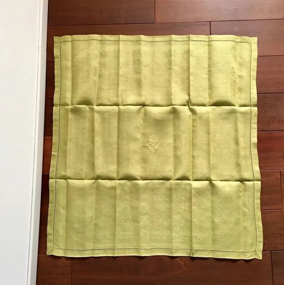 Serviette de table ancienne verte brodée F