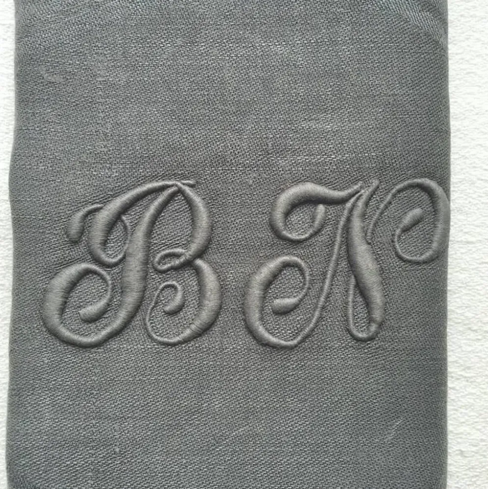 Serviette de table grise ancienne brodée BN