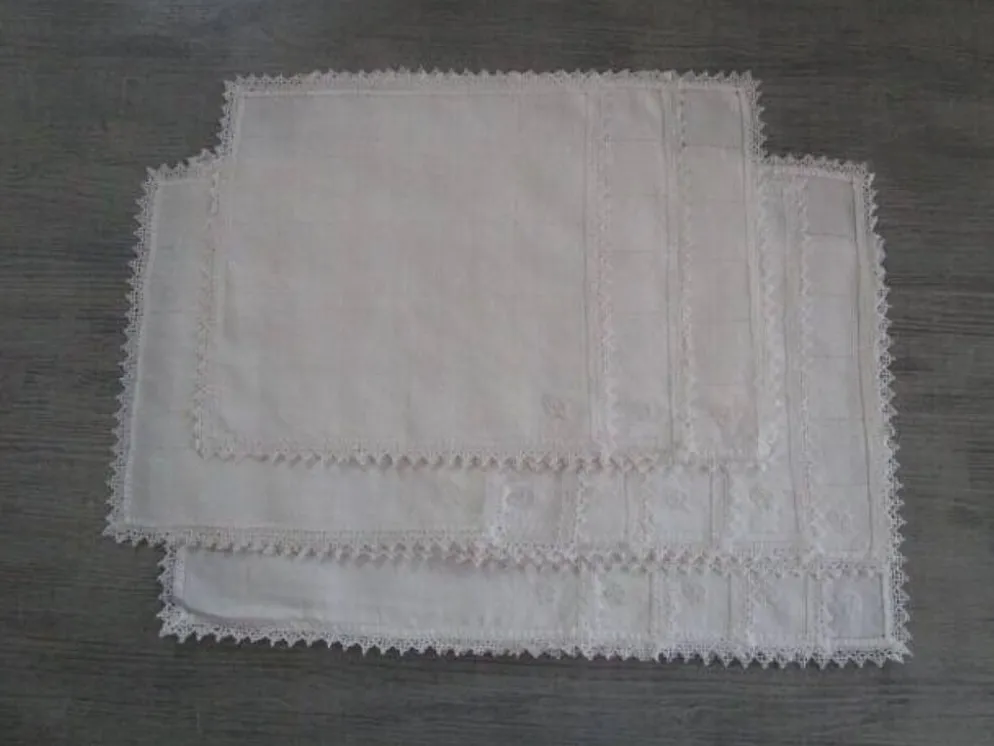 14 serviettes a a thé anciennes brodées, monogrammées