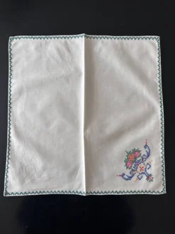 12 serviettes anciennes brodées main