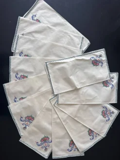12 serviettes anciennes brodées main