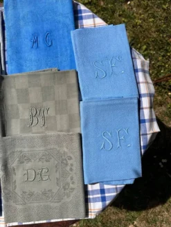 Serviettes Anciennes Dépareillées Teintées - lot de 8 - Monogrammes Brodés